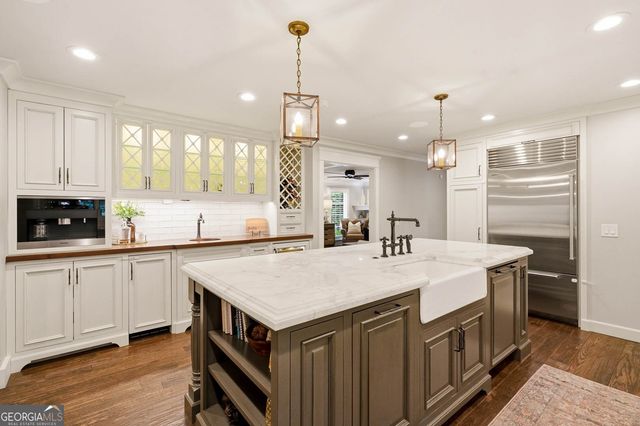 2563 Fairoaks Road, Decatur, GA 30033