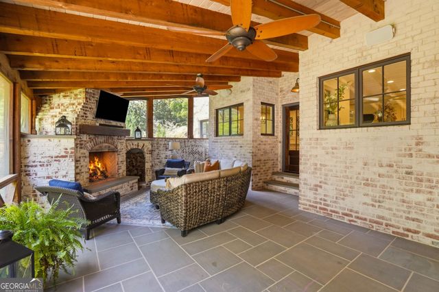 2563 Fairoaks Road, Decatur, GA 30033