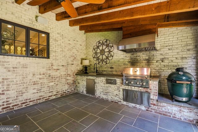 2563 Fairoaks Road, Decatur, GA 30033