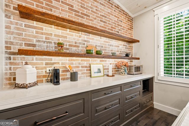 2563 Fairoaks Road, Decatur, GA 30033