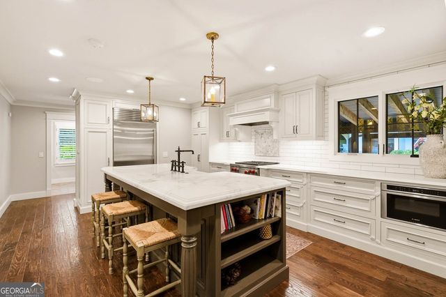 2563 Fairoaks Road, Decatur, GA 30033