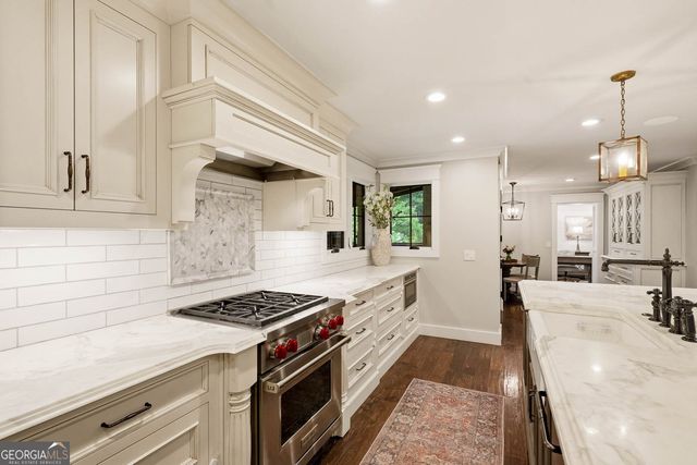 2563 Fairoaks Road, Decatur, GA 30033