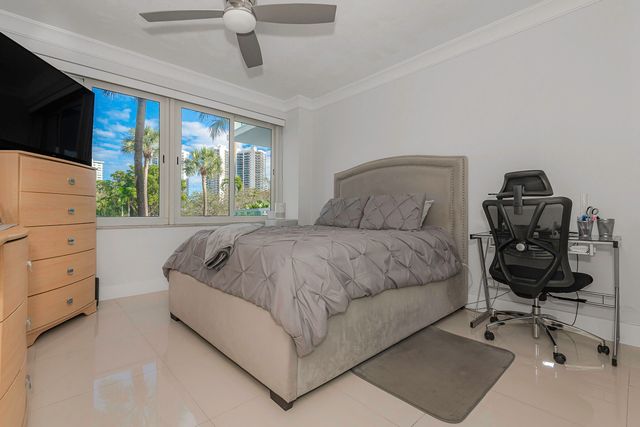 3233 NE 34TH Street 215, Fort Lauderdale, FL 33308