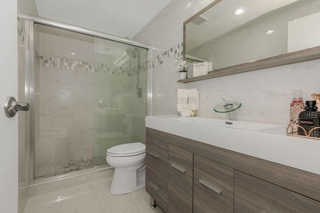 3233 NE 34TH Street 215, Fort Lauderdale, FL 33308