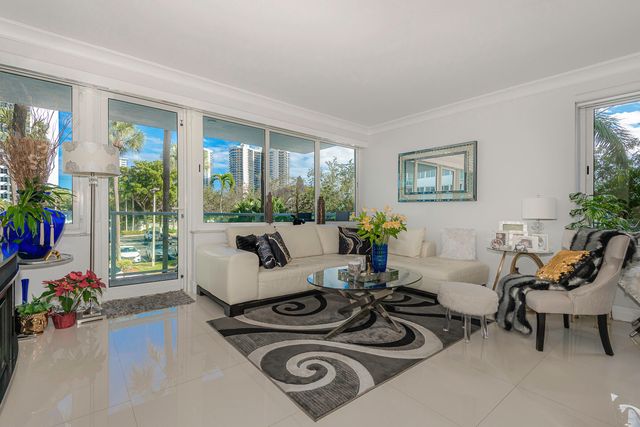 3233 NE 34TH Street 215, Fort Lauderdale, FL 33308