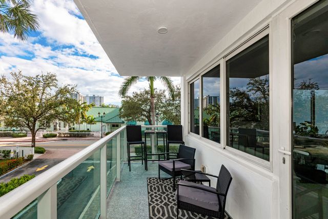 3233 NE 34TH Street 215, Fort Lauderdale, FL 33308