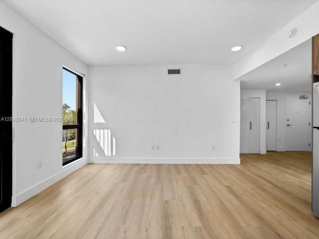 2479 NE 192nd St 308, Miami, FL 33180