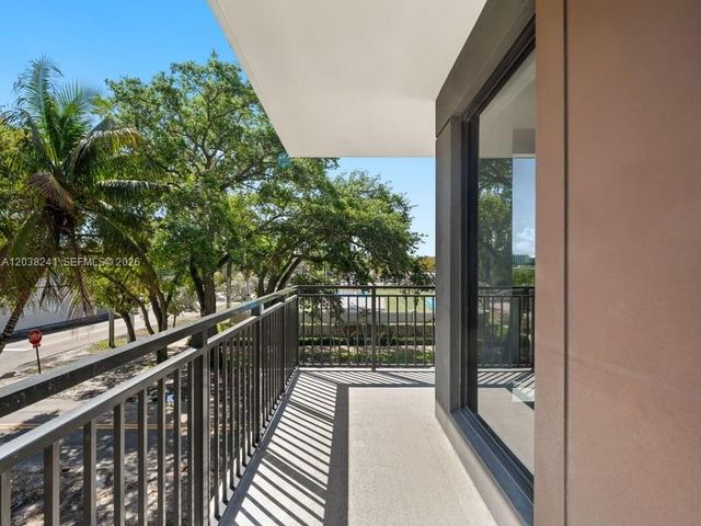 2479 NE 192nd St 308, Miami, FL 33180