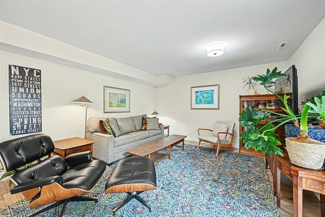 32450 Chesterbrook Street, Farmington Hills, MI 48334