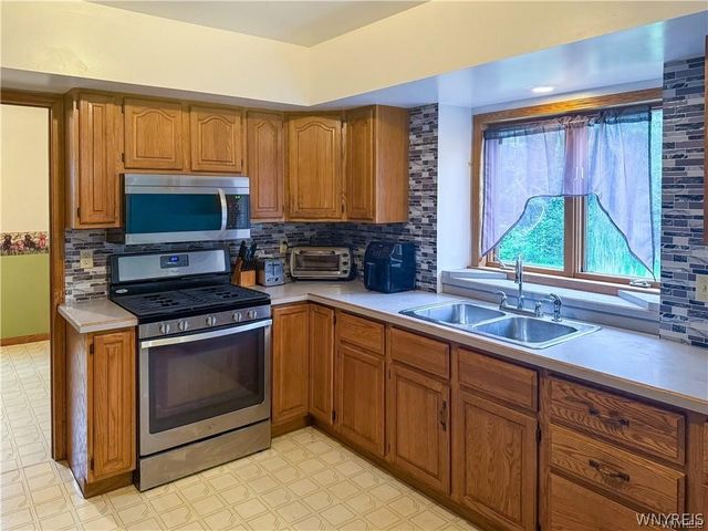 7486 Olean Road, Holland, NY 14080