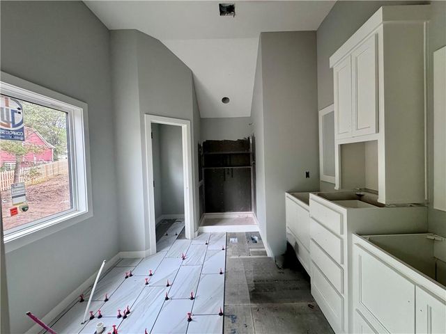 8663 Eagle Creek Drive, De Soto, KS 66018