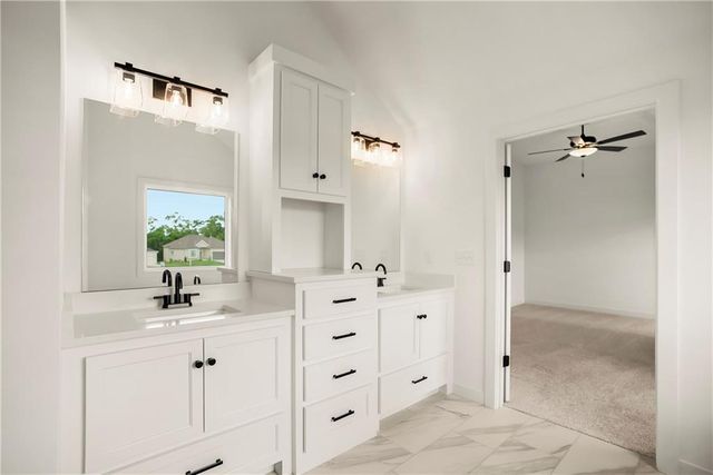 8663 Eagle Creek Drive, De Soto, KS 66018