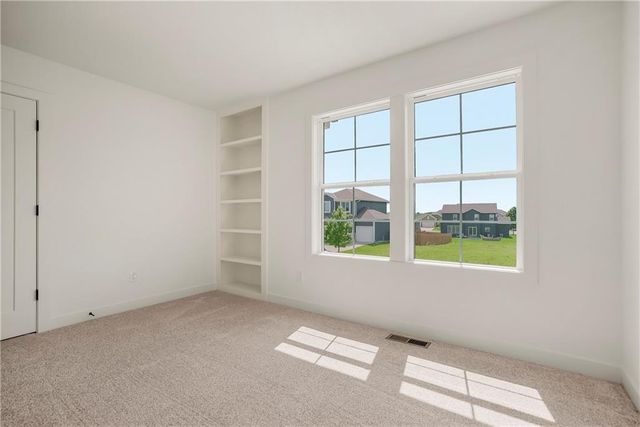 8663 Eagle Creek Drive, De Soto, KS 66018