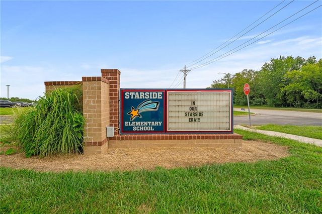 8663 Eagle Creek Drive, De Soto, KS 66018
