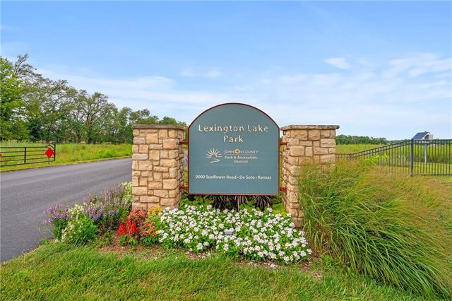 8663 Eagle Creek Drive, De Soto, KS 66018