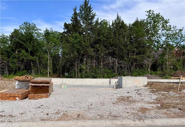 8663 Eagle Creek Drive, De Soto, KS 66018