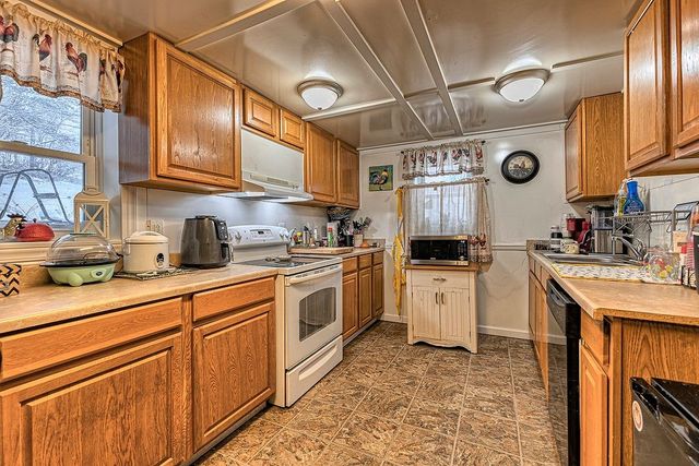 615 W 4th Ave, Derry Boro, PA 15627