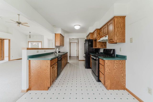 3120 MOCKINGBIRD WAY, Oshkosh, WI 54904