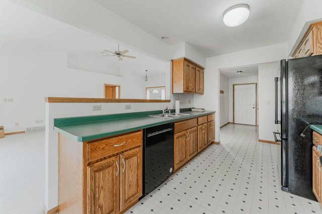 3120 MOCKINGBIRD WAY, Oshkosh, WI 54904