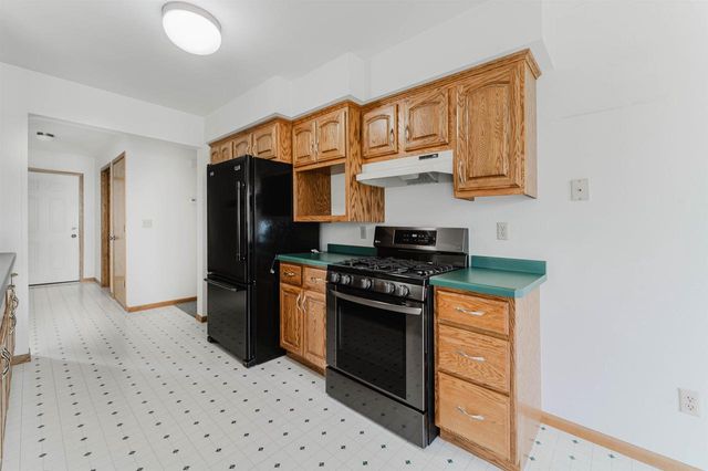 3120 MOCKINGBIRD WAY, Oshkosh, WI 54904