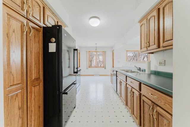 3120 MOCKINGBIRD WAY, Oshkosh, WI 54904