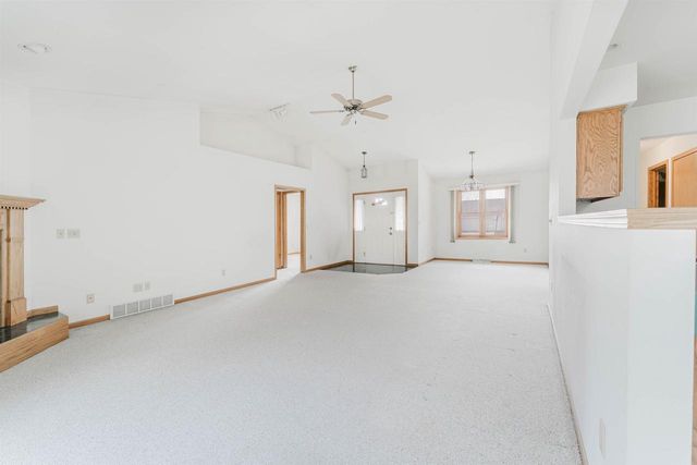 3120 MOCKINGBIRD WAY, Oshkosh, WI 54904