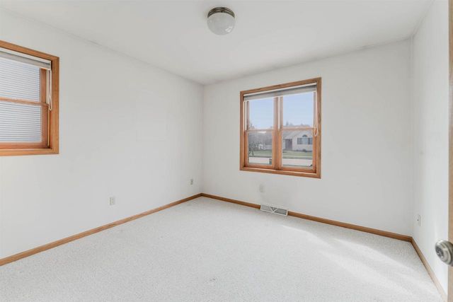 3120 MOCKINGBIRD WAY, Oshkosh, WI 54904