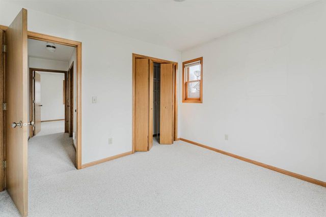 3120 MOCKINGBIRD WAY, Oshkosh, WI 54904