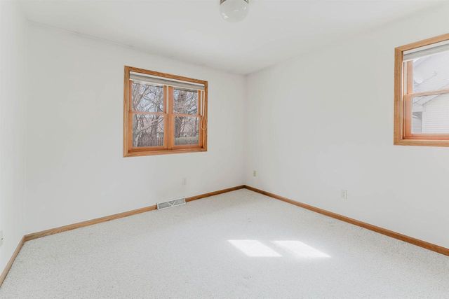 3120 MOCKINGBIRD WAY, Oshkosh, WI 54904