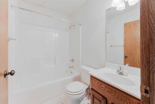 3120 MOCKINGBIRD WAY, Oshkosh, WI 54904