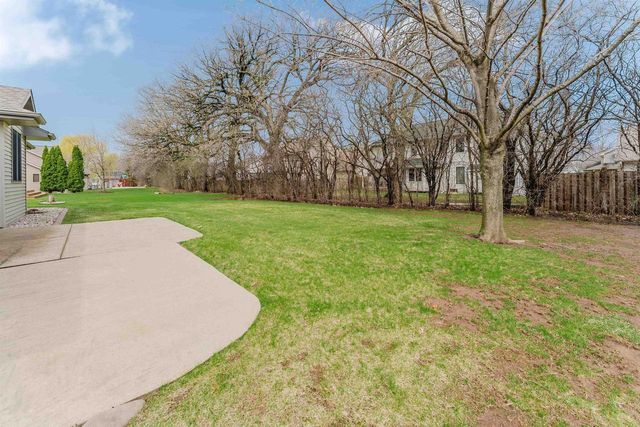 3120 MOCKINGBIRD WAY, Oshkosh, WI 54904