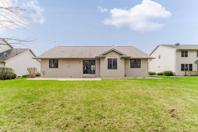 3120 MOCKINGBIRD WAY, Oshkosh, WI 54904
