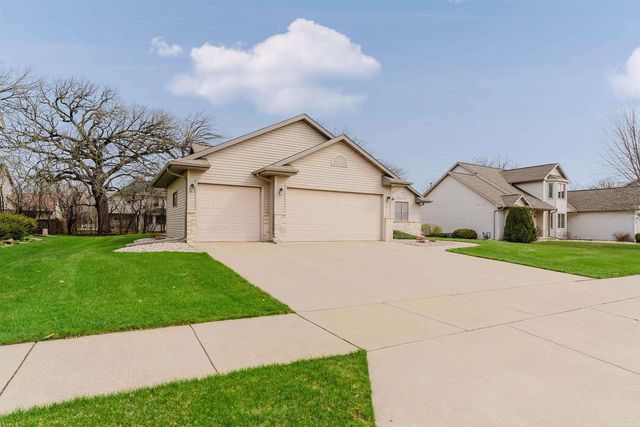 3120 MOCKINGBIRD WAY, Oshkosh, WI 54904