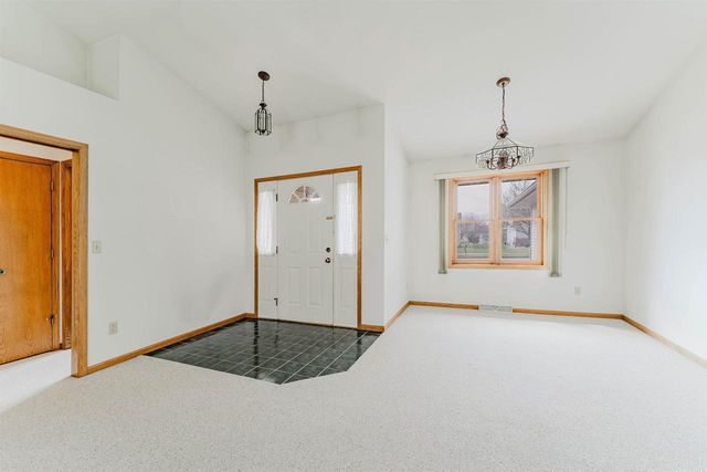 3120 MOCKINGBIRD WAY, Oshkosh, WI 54904
