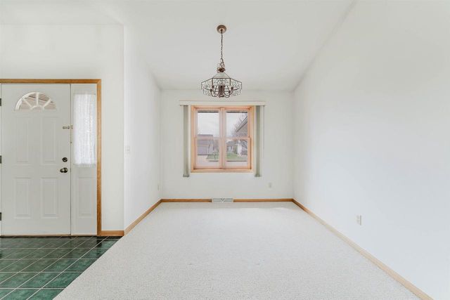 3120 MOCKINGBIRD WAY, Oshkosh, WI 54904