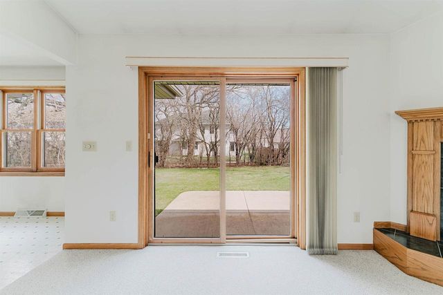 3120 MOCKINGBIRD WAY, Oshkosh, WI 54904
