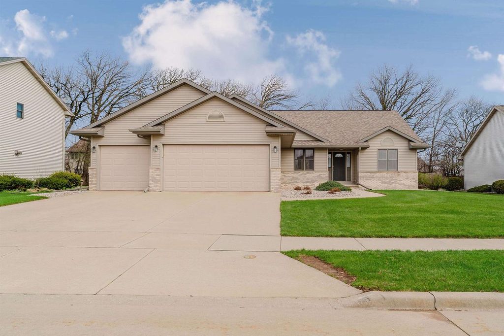 3120 MOCKINGBIRD WAY, Oshkosh, WI 54904