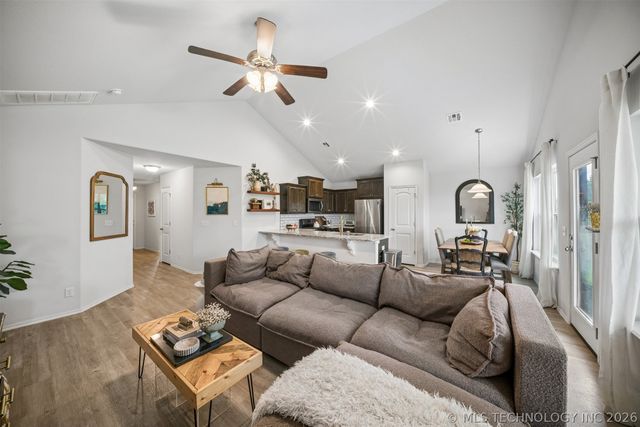31699 E 64th Street S, Broken Arrow, OK 74014