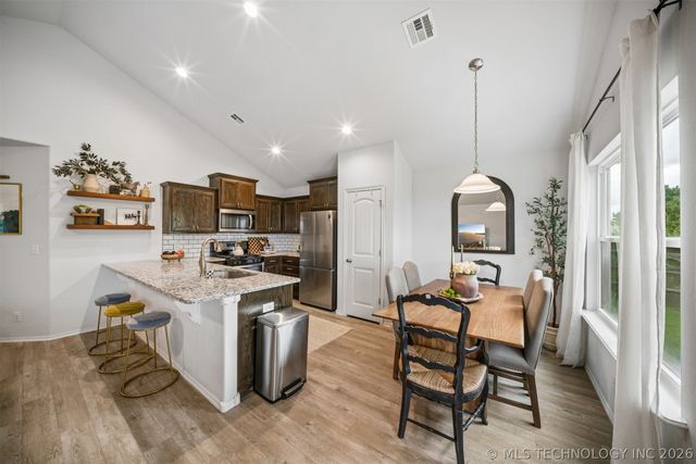 31699 E 64th Street S, Broken Arrow, OK 74014