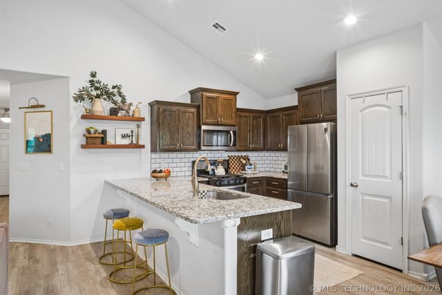 31699 E 64th Street S, Broken Arrow, OK 74014