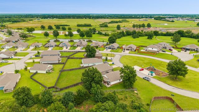 31699 E 64th Street S, Broken Arrow, OK 74014
