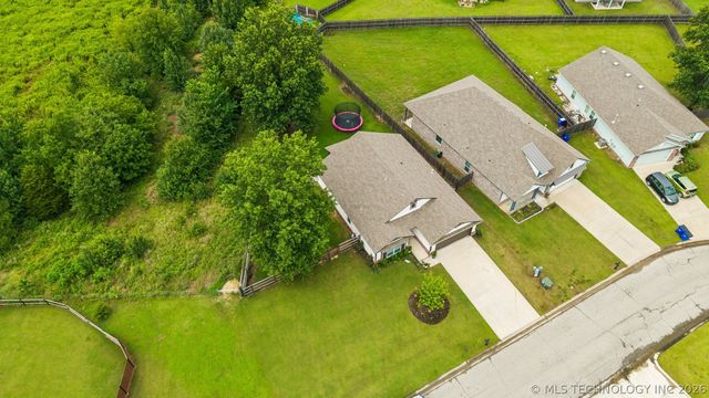31699 E 64th Street S, Broken Arrow, OK 74014