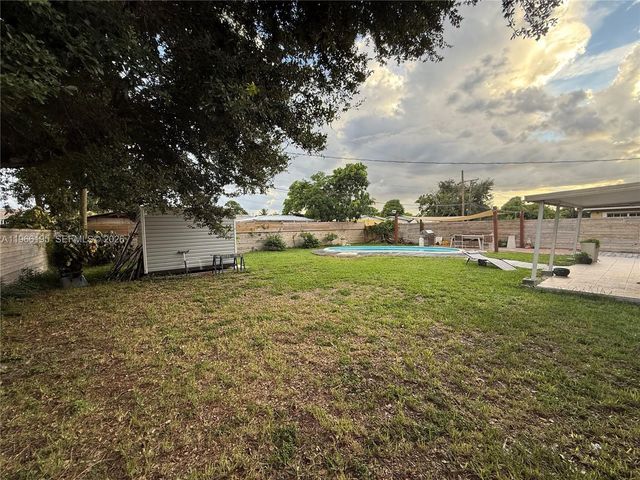 1950 NW 190th Ter, Miami Gardens, FL 33056