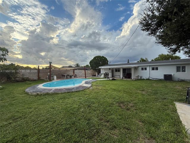 1950 NW 190th Ter, Miami Gardens, FL 33056