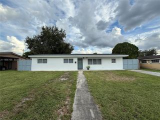 1950 NW 190th Ter, Miami Gardens, FL 33056