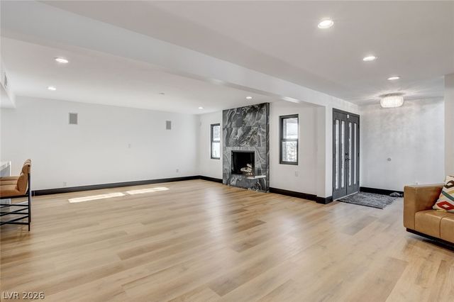828 Vegas Valley Drive, Las Vegas, NV 89109