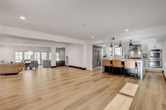 828 Vegas Valley Drive, Las Vegas, NV 89109