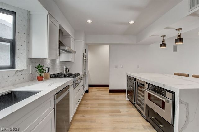 828 Vegas Valley Drive, Las Vegas, NV 89109