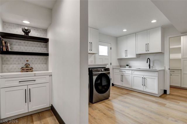 828 Vegas Valley Drive, Las Vegas, NV 89109