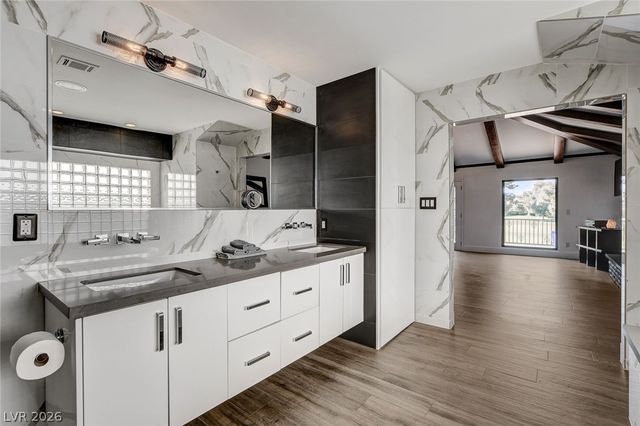 828 Vegas Valley Drive, Las Vegas, NV 89109